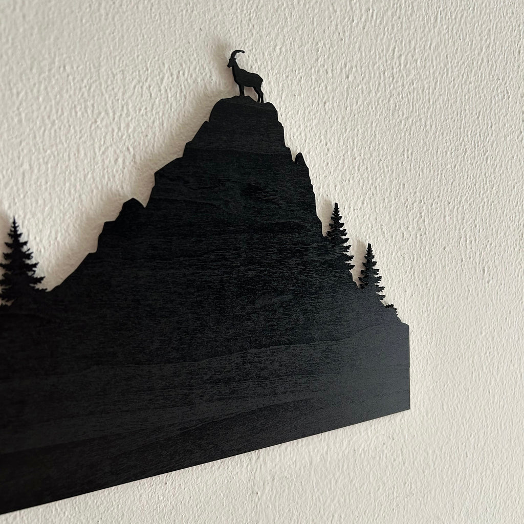 Skyline Montagna in Legno - Escursionisti e Stambecco