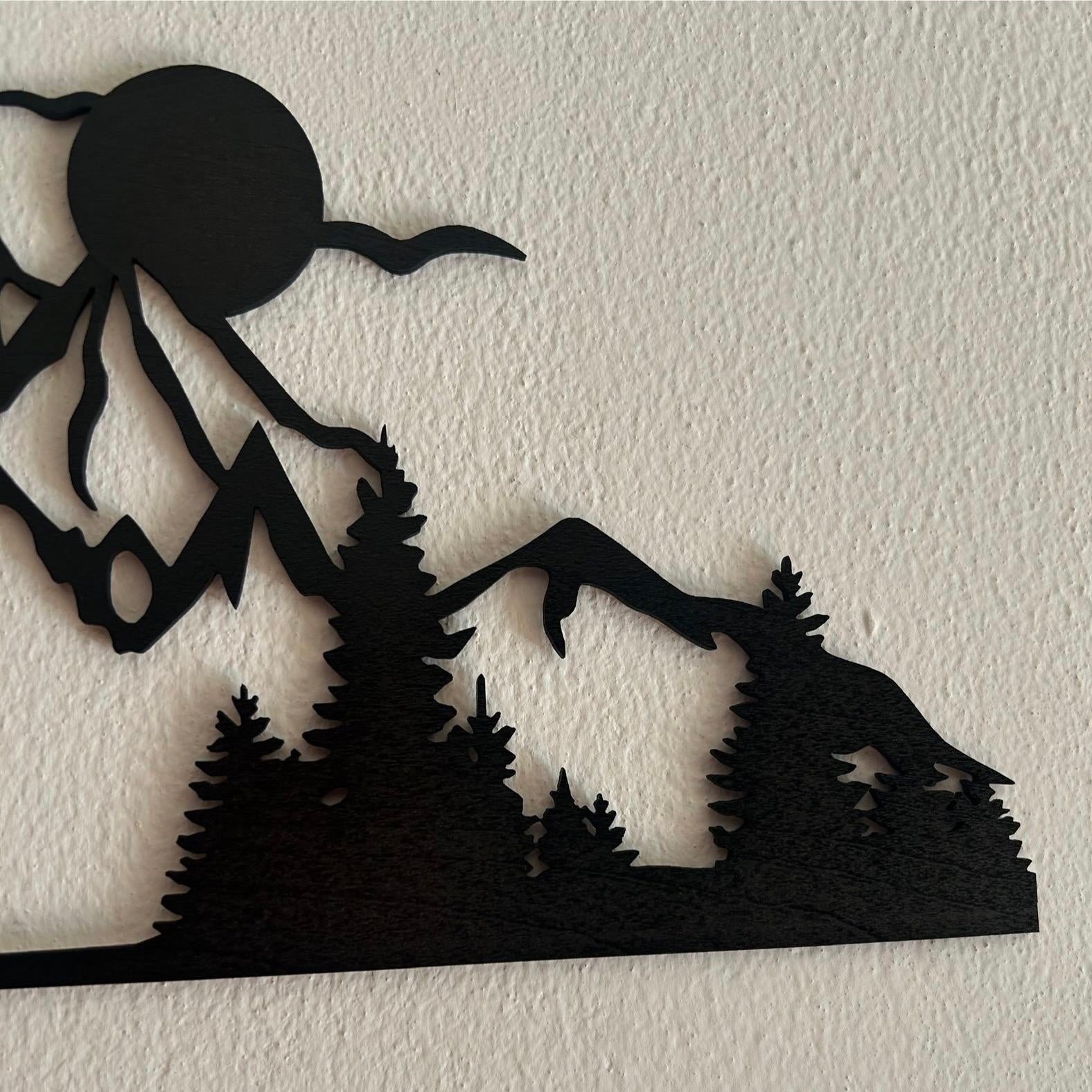 Silhouette Montagna in Legno - Escursionisti sotto la Luna