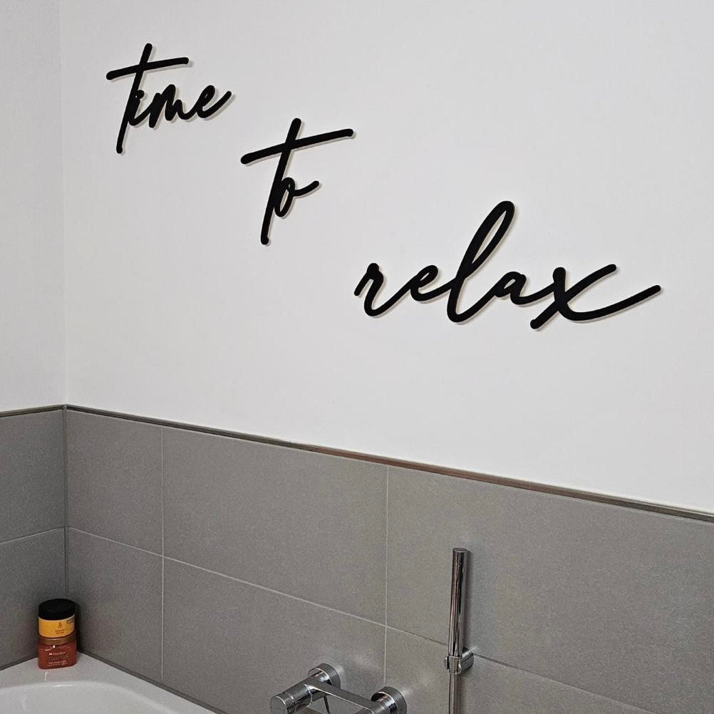 Scritta da parete ''Time To Relax'' in legno