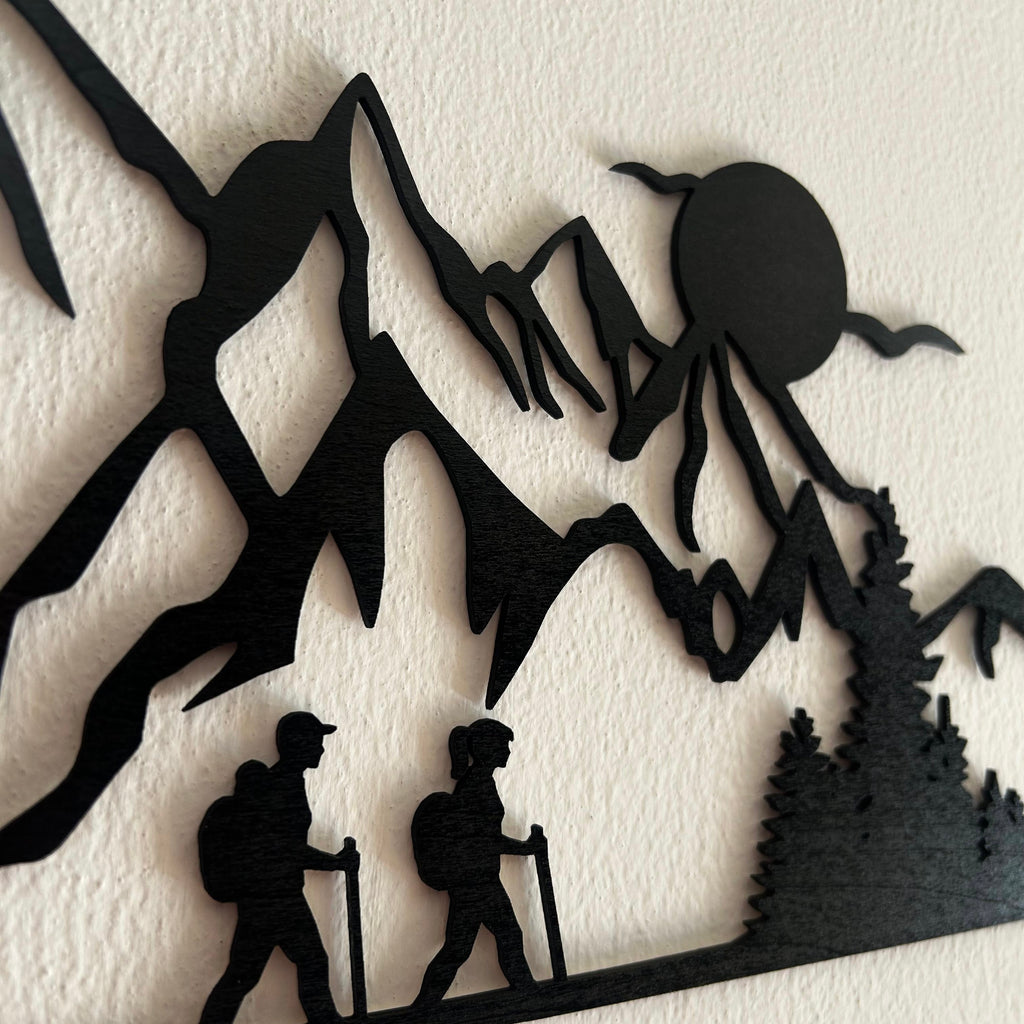Silhouette Montagna in Legno - Escursionisti sotto la Luna