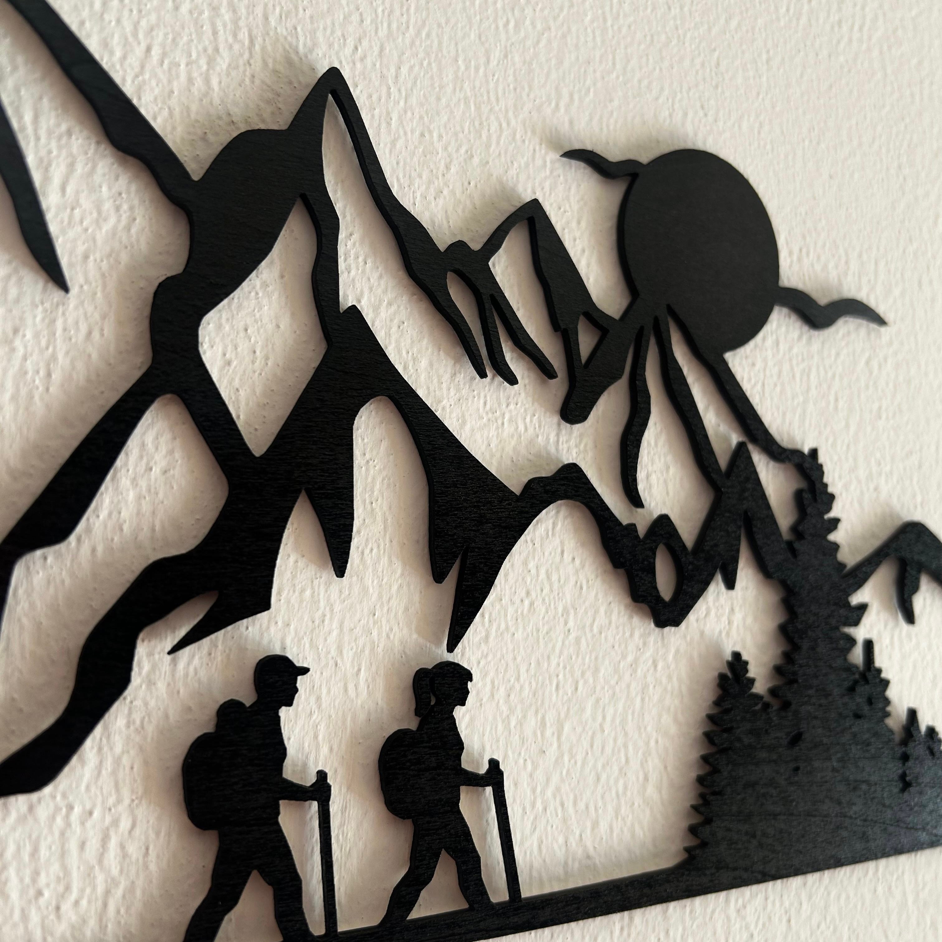 Silhouette Montagna in Legno - Escursionisti sotto la Luna