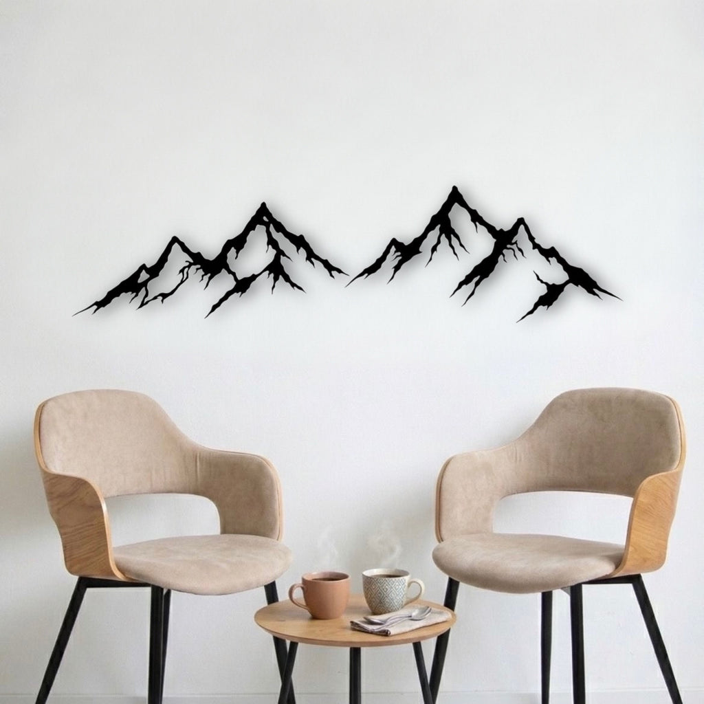 Silhouette montagne intagliate su legno