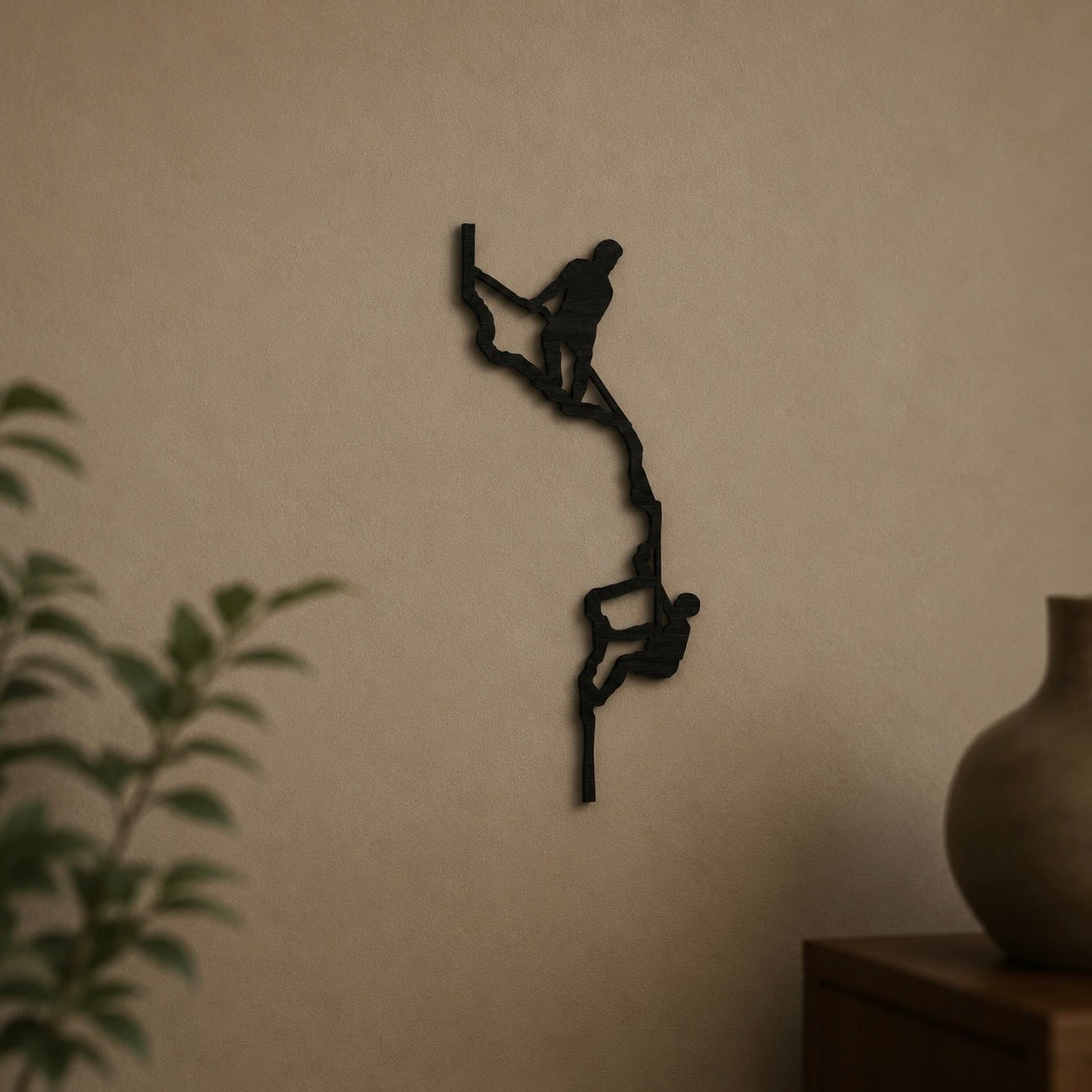 Decorazione Murale "The Climbers" in Legno – Arte Verticale Minimalista