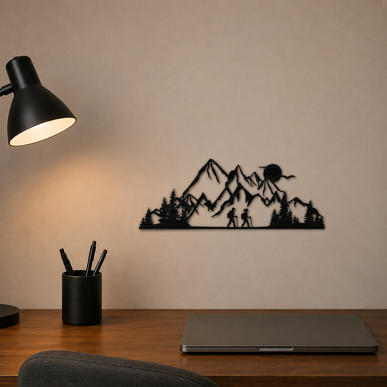 Silhouette Montagna in Legno - Escursionisti sotto la Luna