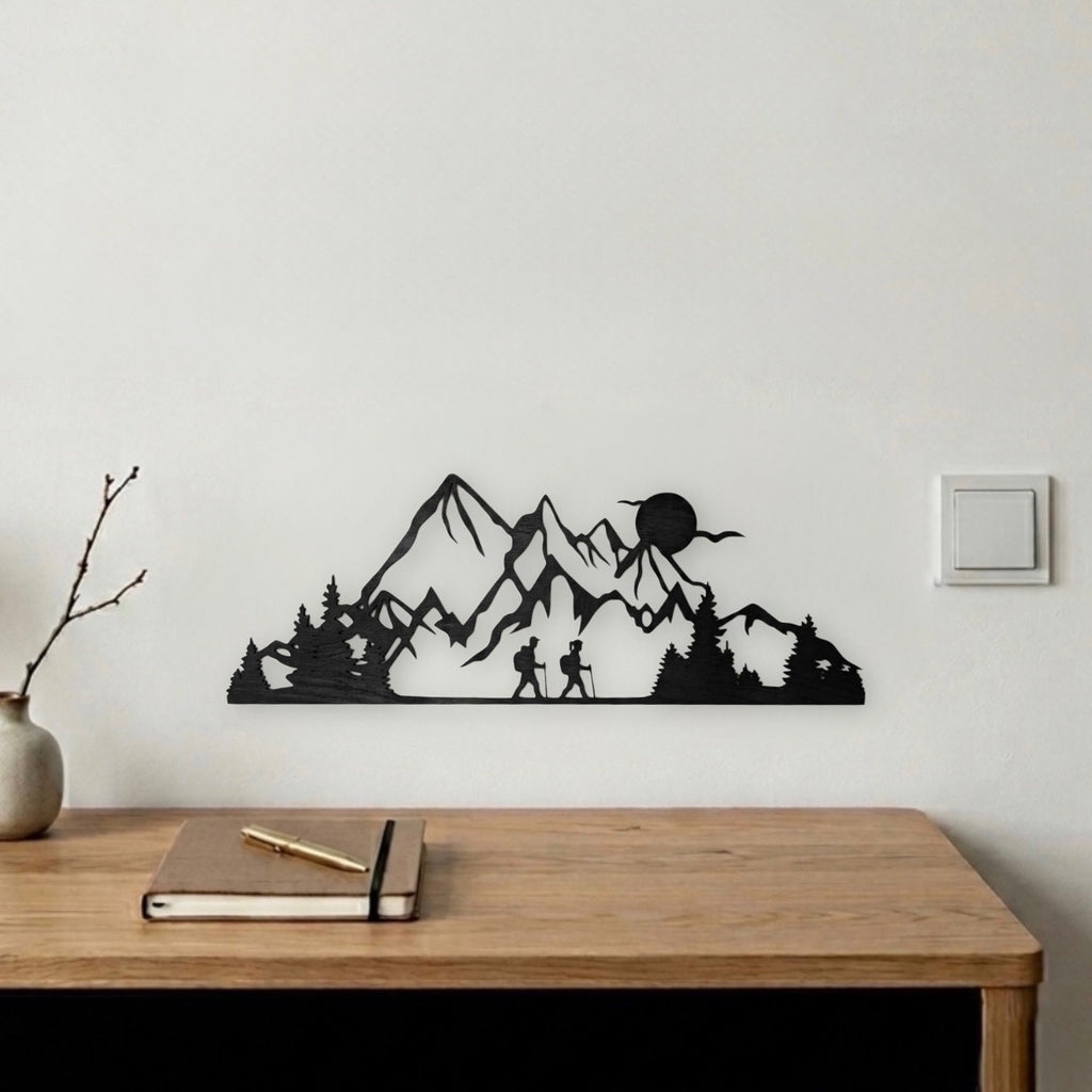 Silhouette Montagna in Legno - Escursionisti sotto la Luna