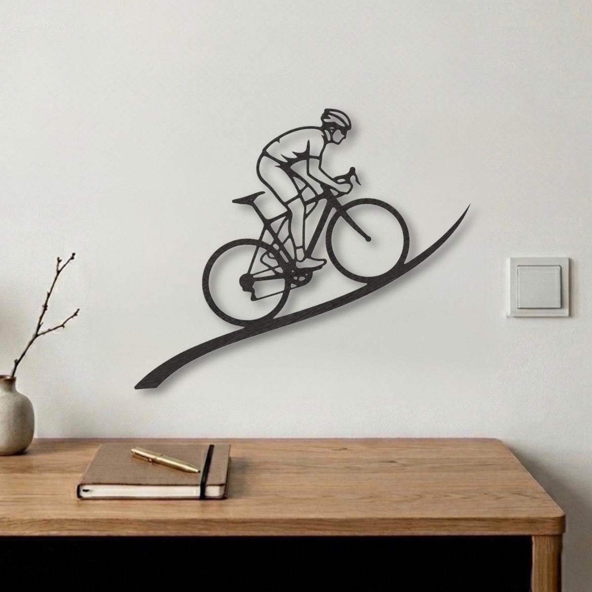 The Cyclist – Decorazione murale artigianale in legno