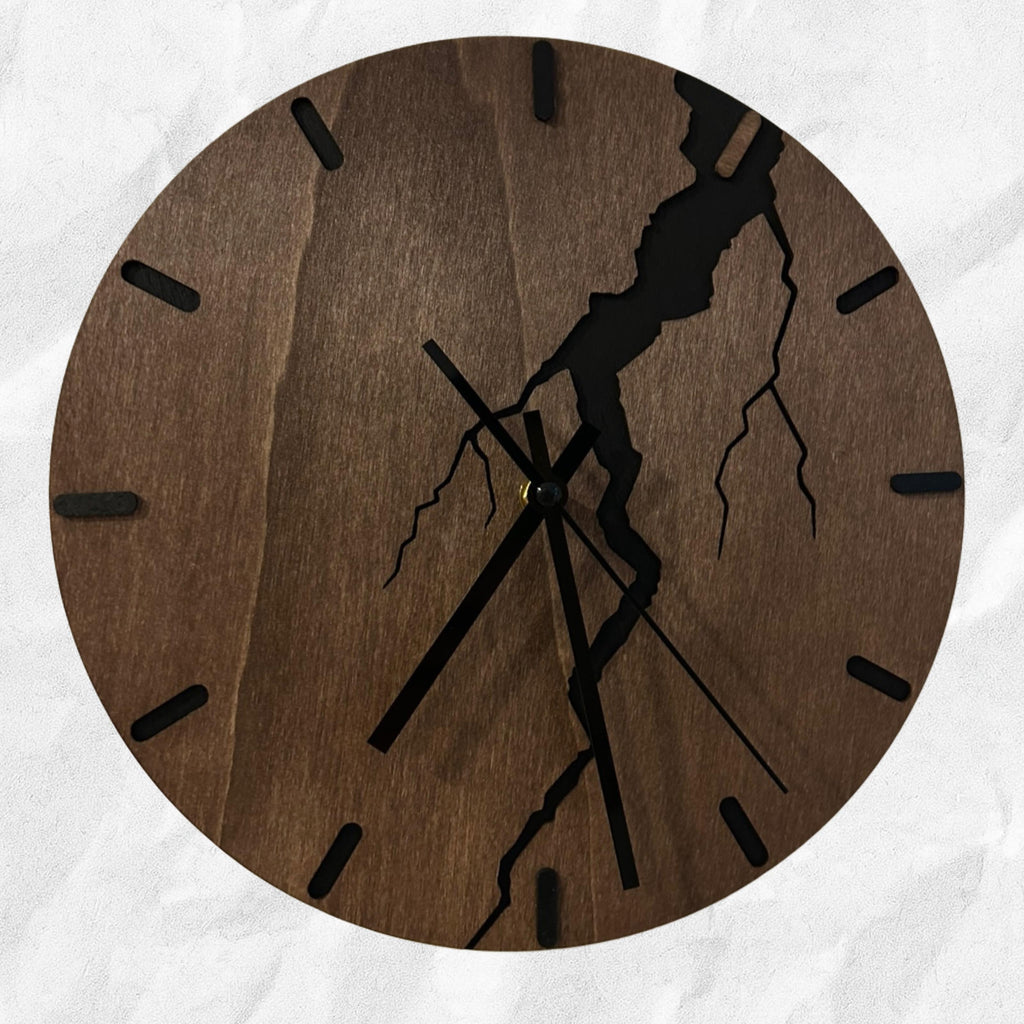 Orologio da Parete "Strike" – Design Moderno a Fulmine - in Legno di Faggio