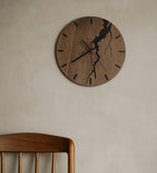 Orologio da Parete "Strike" – Design Moderno a Fulmine - in Legno di Faggio