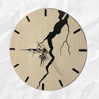 Orologio da Parete "Strike" – Design Moderno a Fulmine - in Legno di Faggio