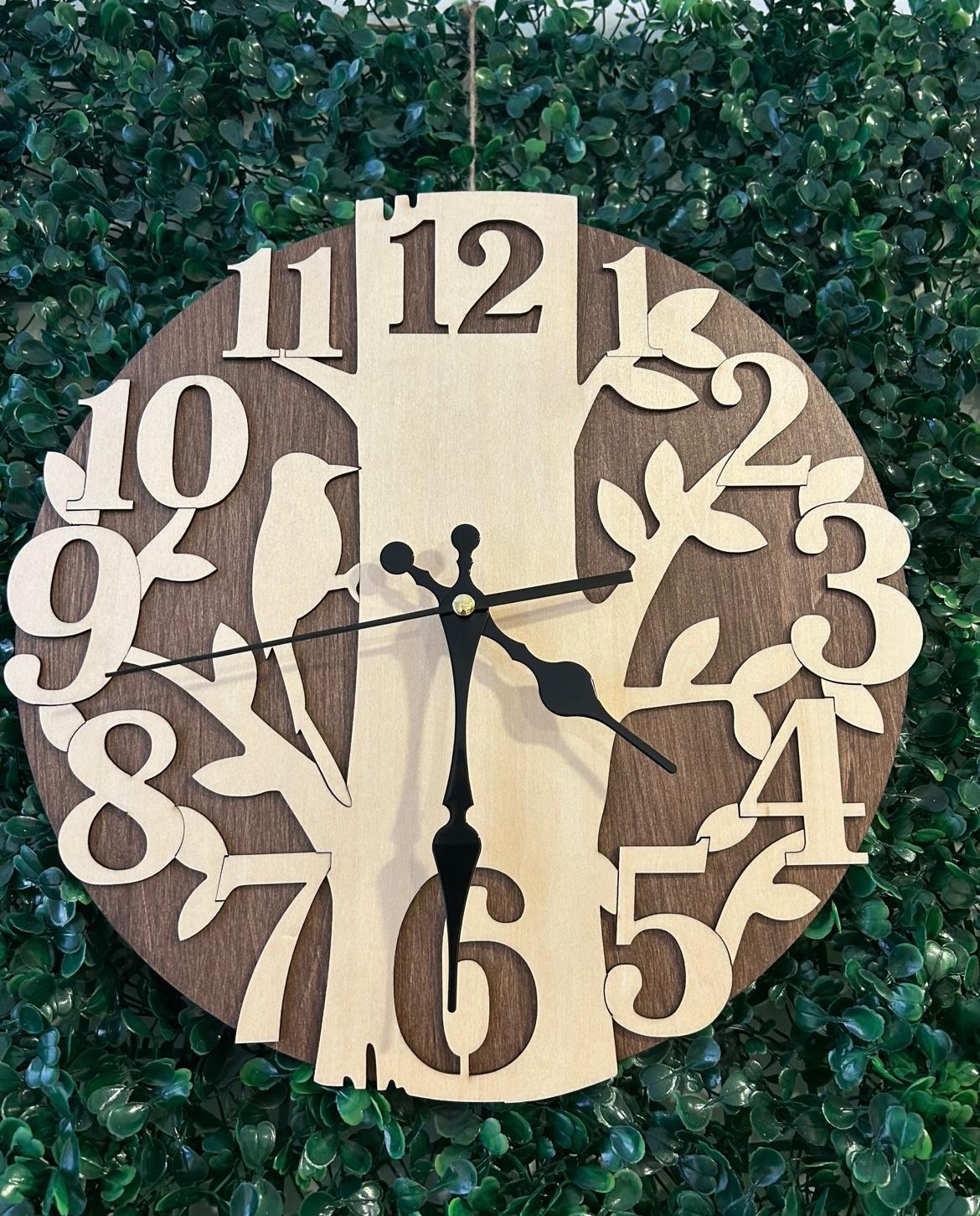 Orologio da Parete Artigianale "Albero della Vita" in Legno Bicolore – Silenzioso, 30 cm