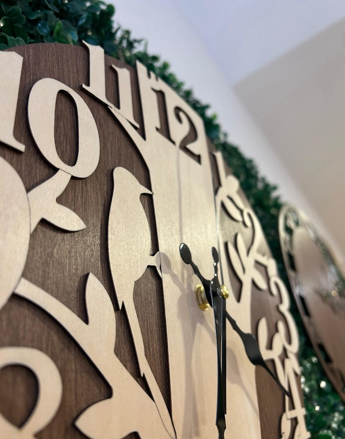 Orologio da Parete Artigianale "Albero della Vita" in Legno Bicolore – Silenzioso, 30 cm