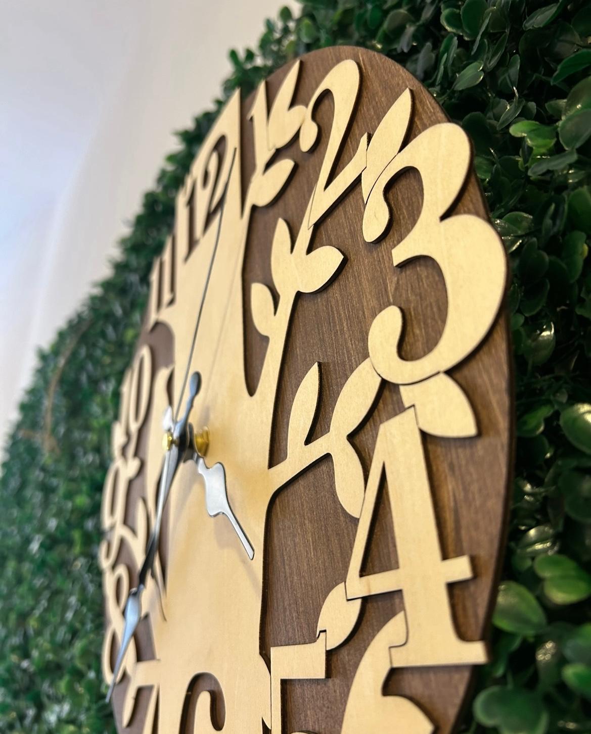 Orologio da Parete Artigianale "Albero della Vita" in Legno Bicolore – Silenzioso, 30 cm