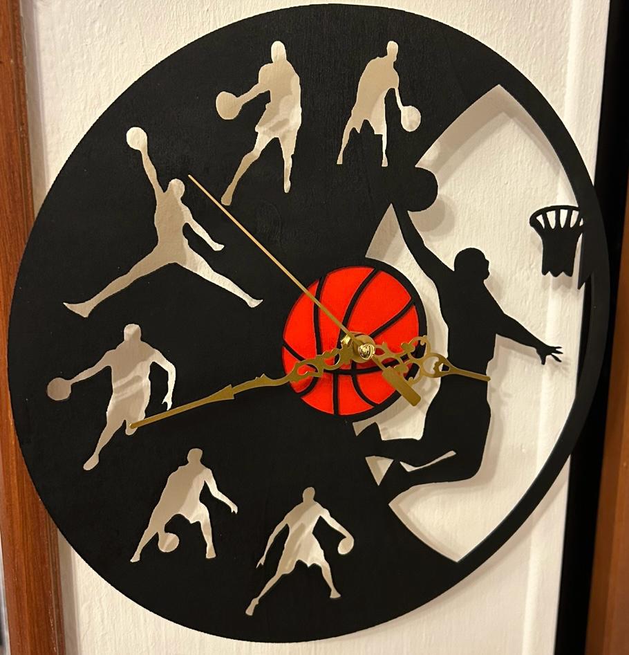 Orologio da Parete "Slam Dunk" in Legno – Tema Basket, Silenzioso, 30 cm