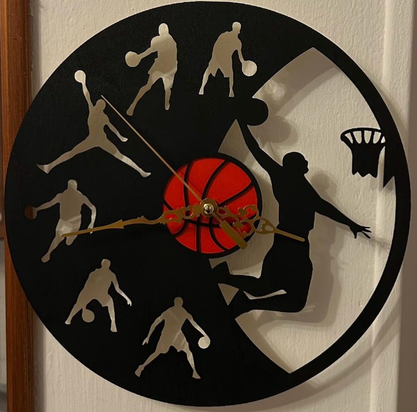 Orologio da Parete "Slam Dunk" in Legno – Tema Basket, Silenzioso, 30 cm