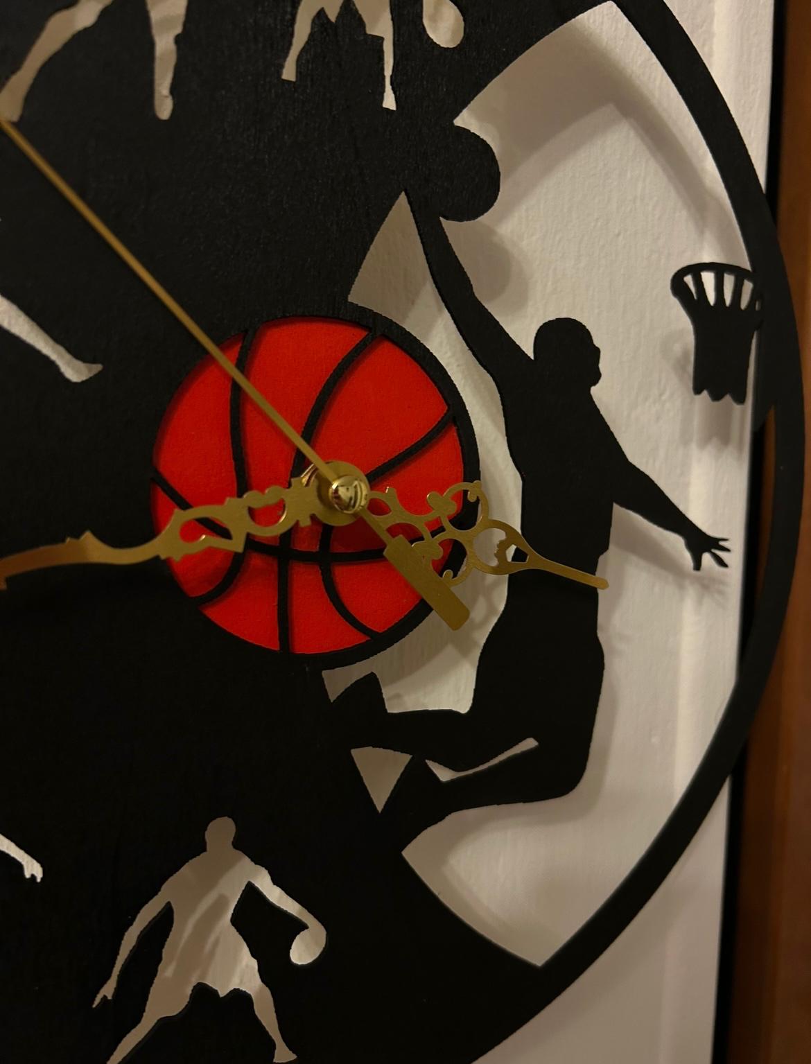 Orologio da Parete "Slam Dunk" in Legno – Tema Basket, Silenzioso, 30 cm
