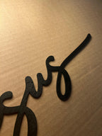 Scritta Murale "Jesus" in Legno Intagliato – Design Minimalista