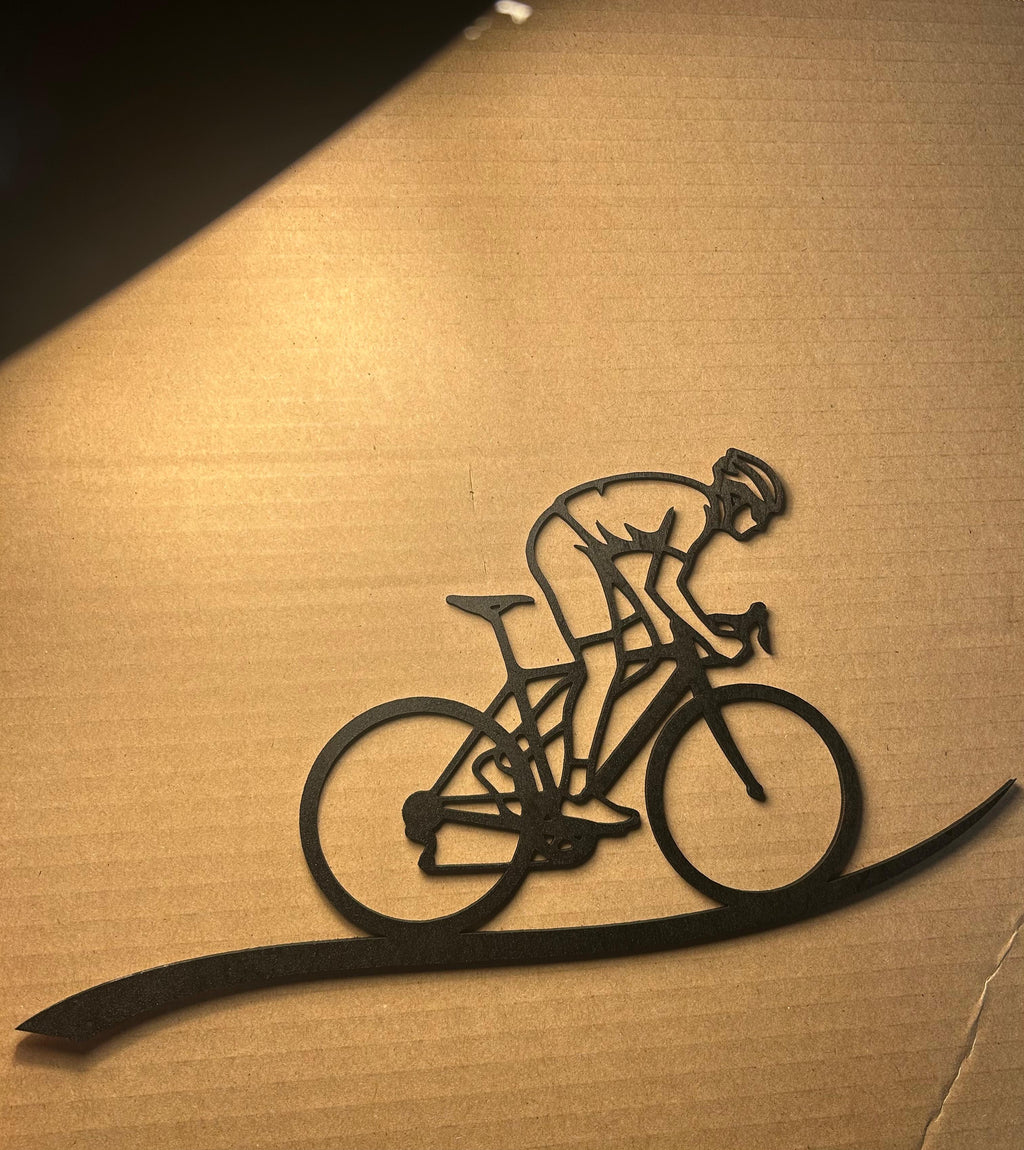 Decorazione Murale "The Cyclist" in Legno – Silhouette Ciclismo su Strada
