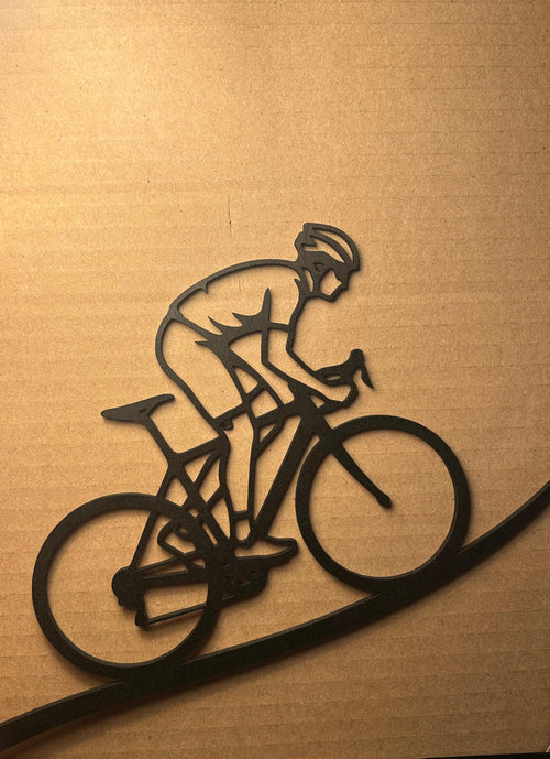 Decorazione Murale "The Cyclist" in Legno – Silhouette Ciclismo su Strada