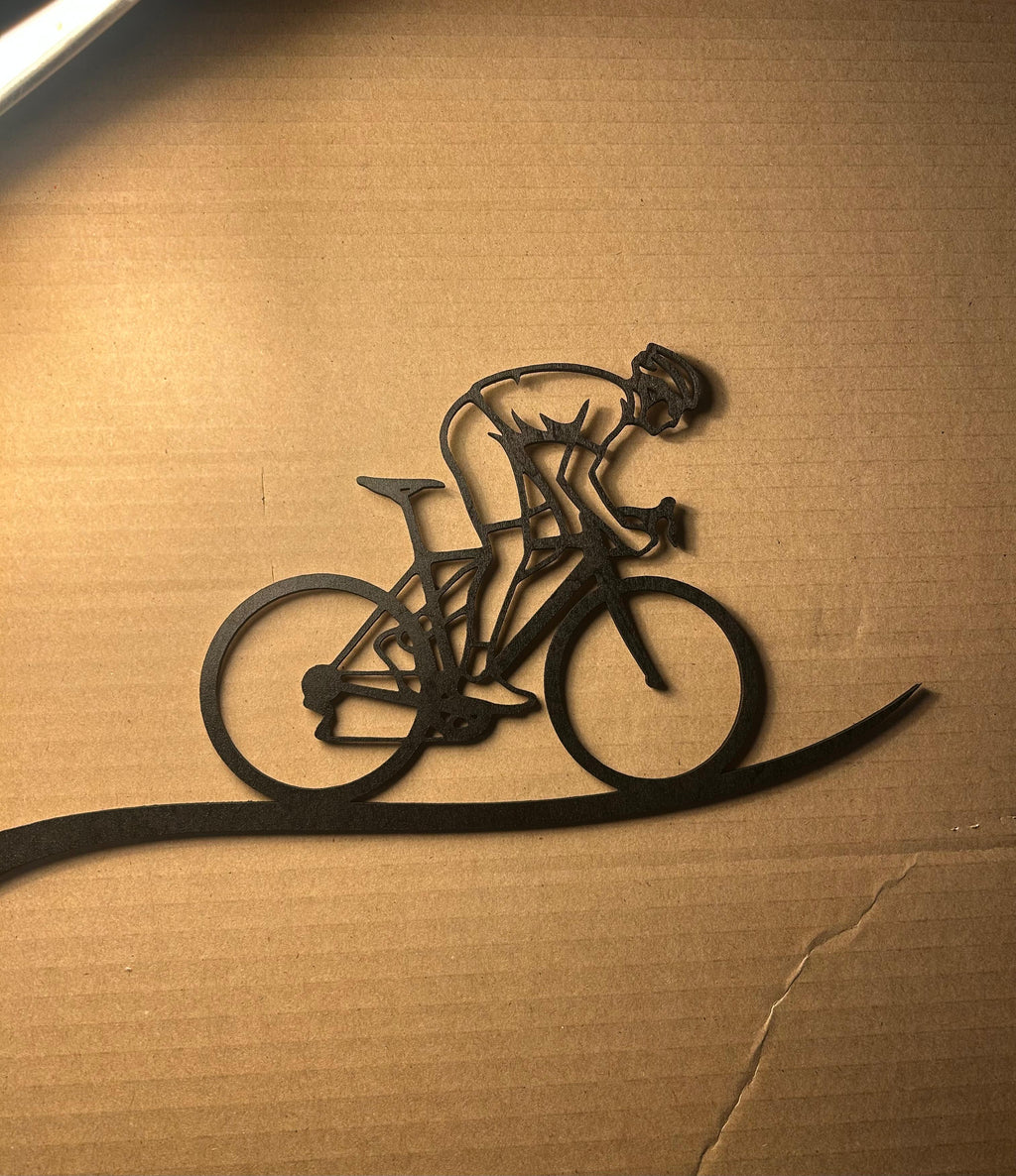 Decorazione Murale "The Cyclist" in Legno – Silhouette Ciclismo su Strada